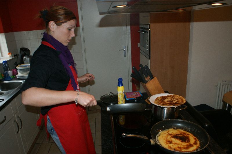 Anne Marie druk aan het bakken