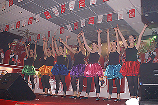 De M.M.M. girls tijdens de pronkzitting 2007